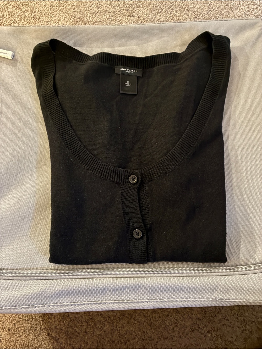 👚Ann Taylor S/S Black Sweater - Size M